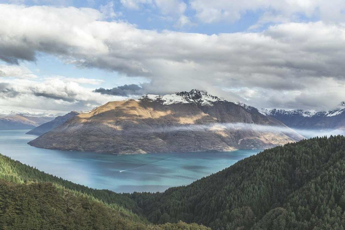 A glacial lake and snow-dusted mountains on New Zealand’s South Island
