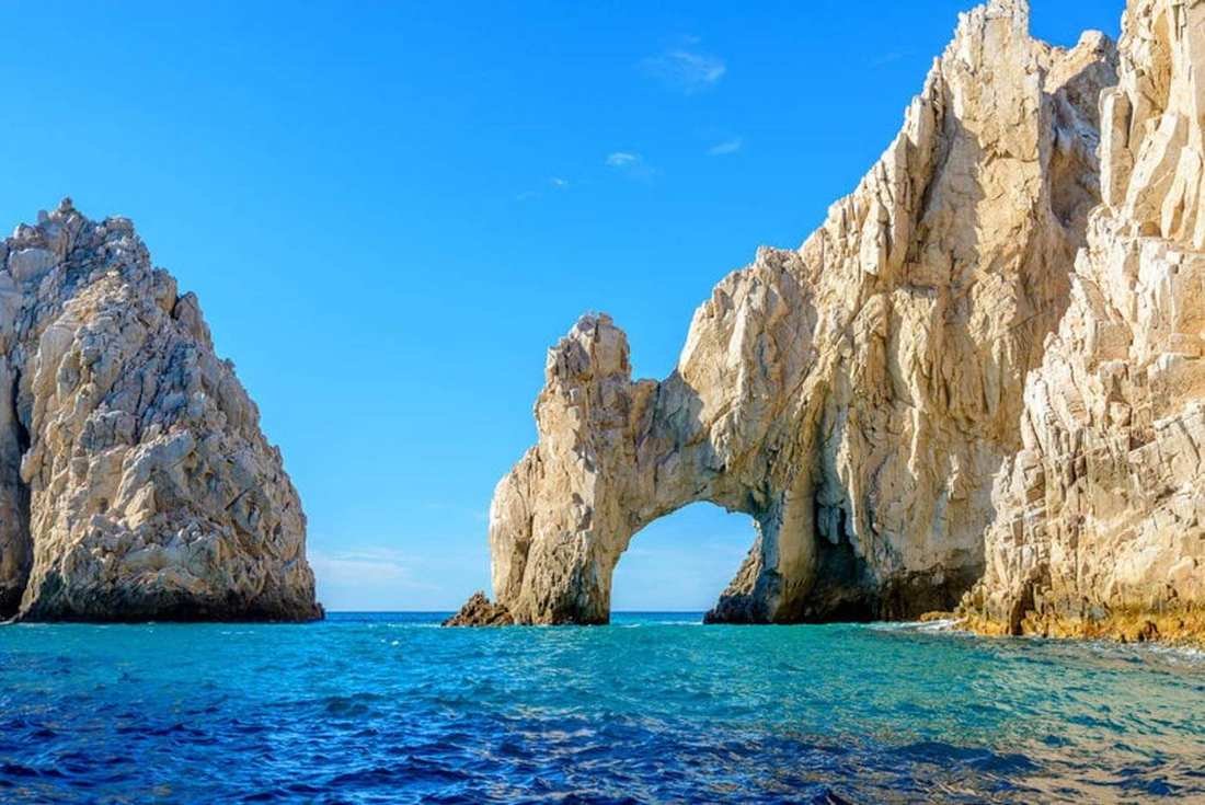 The rock arch at Cabo San Lucas