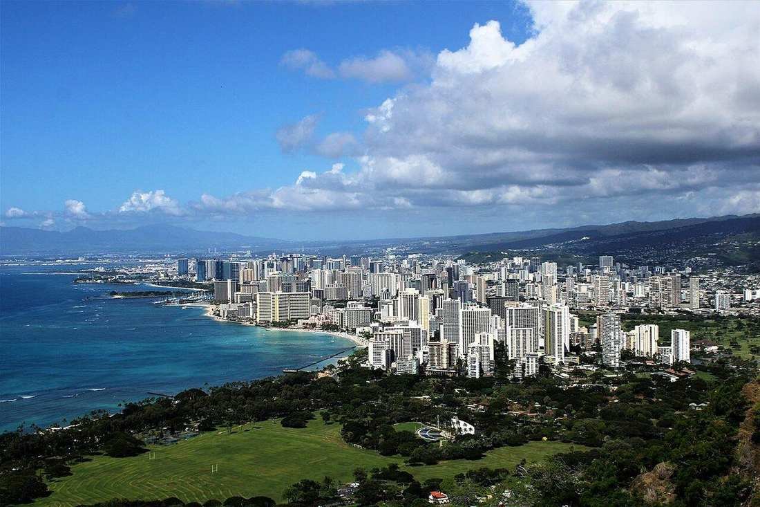 Honolulu and the water
