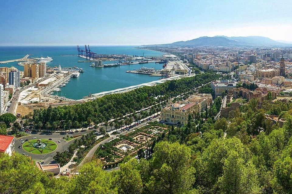Málaga and the harbor