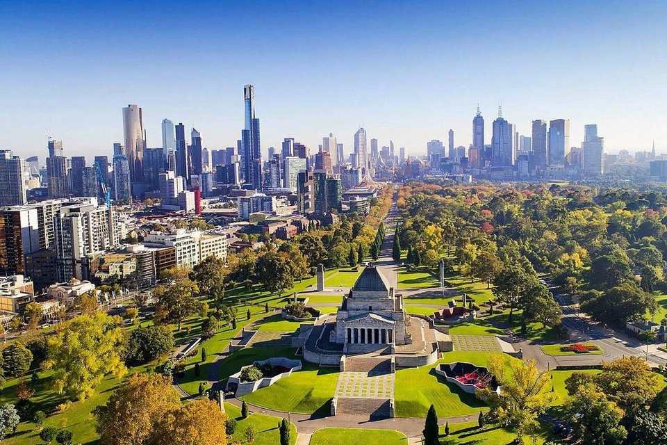 Melbourne along the river