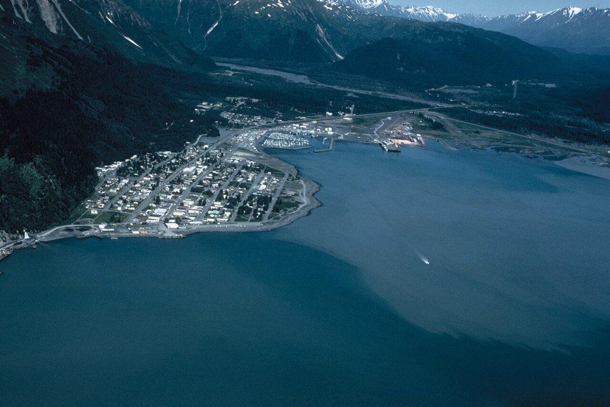 The harbor at Seward under the mountains